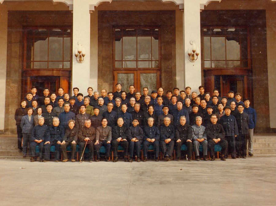 葛以德